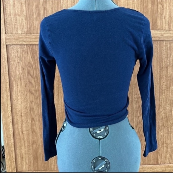 Long Sleeve Crop Top - Picture 3 of 4
